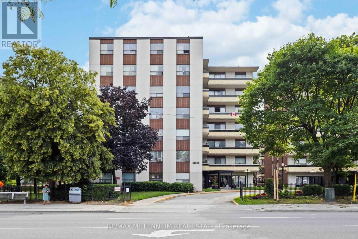 Primary Photo - 921-921 Midland Ave