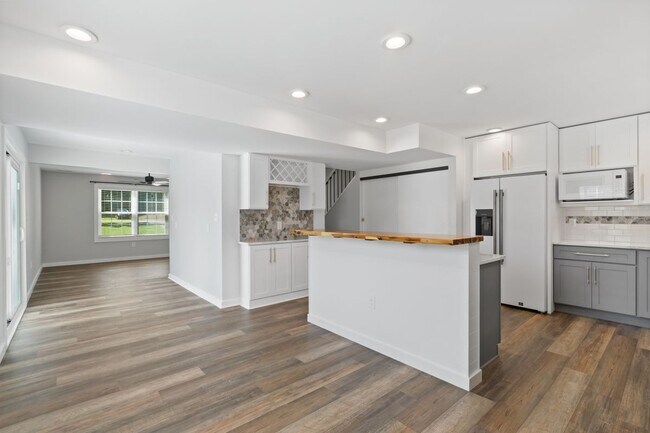 Building Photo - 680 Chestnut Springs Ln