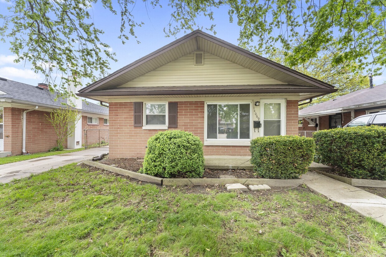 Primary Photo - 14069 Helen St