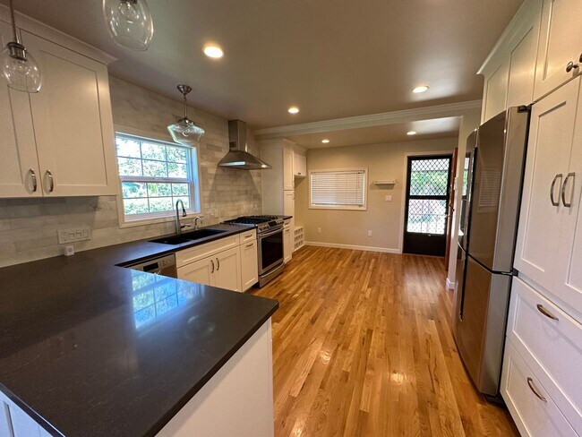 Foto del edificio - 6204 SE 46th Avenue ~ Exceptional Portland...