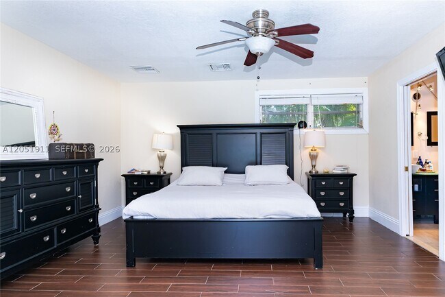 Foto del edificio - 1529 Bayview Dr
