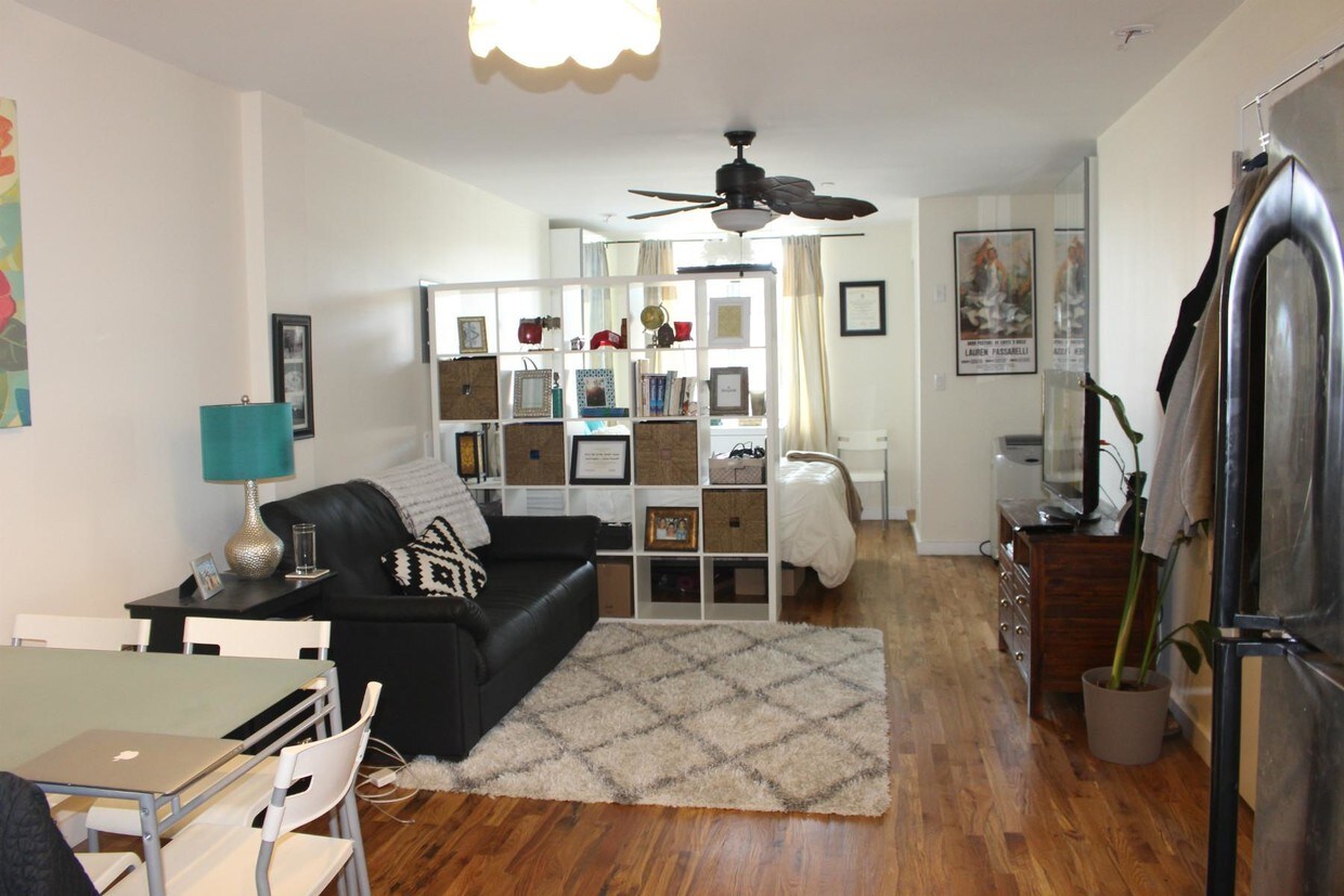 Primary Photo - 230 Broadway