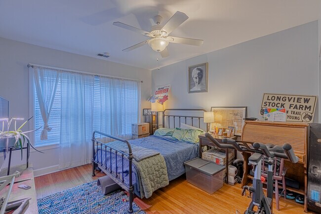 Foto del edificio - 7059 N Damen Ave