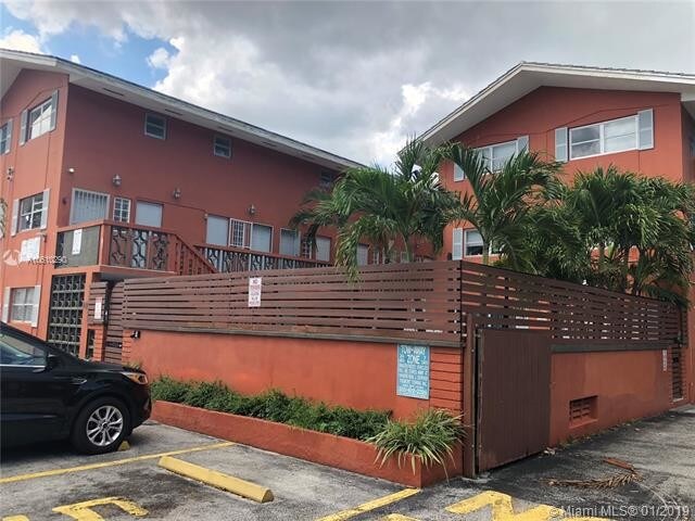 Foto del edificio - 421 NE 68th St
