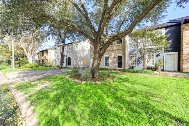 Building Photo - 940 Wycliffe Dr