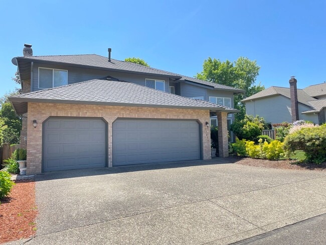 Building Photo - Traditional 4-Bed, 2.5-Bath Home with Stunning Views, Central A/C, and Modern Amenities!