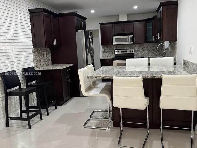 Foto del edificio - 16401 SW 100th Ct