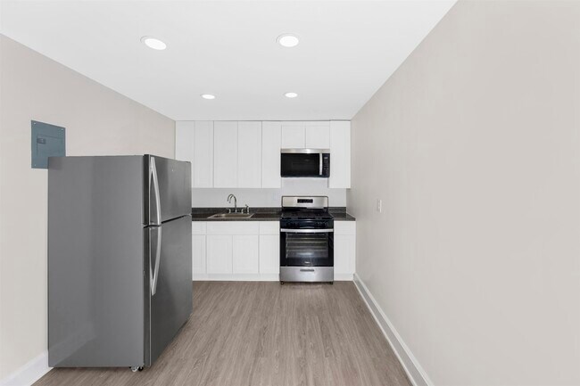 Building Photo - 423 Avenue C