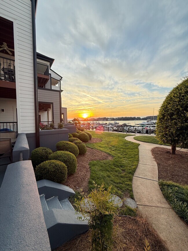Foto del edificio - 18713 Vineyard Point Ln