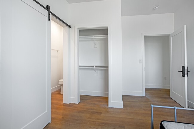 coliving closet - 1575 W 35th Pl