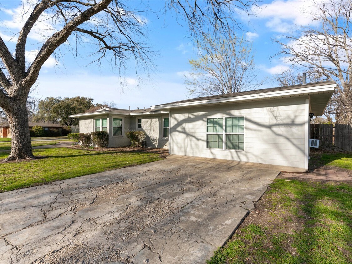 Primary Photo - 4201 Anita Ave