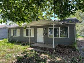 Building Photo - 111 St James Ln