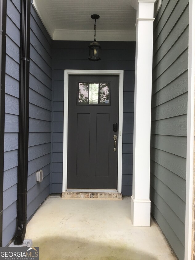 Building Photo - 5583 Hislop Ln