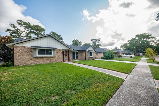 Foto del edificio - 926 Chantilly Ln