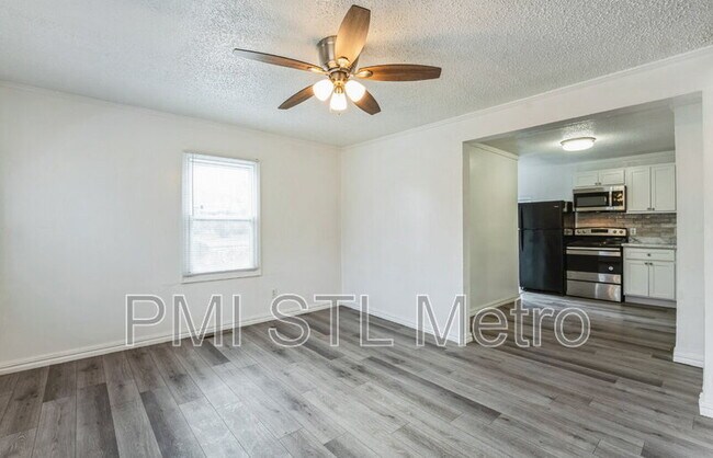 Building Photo - 872 Valencia Ave