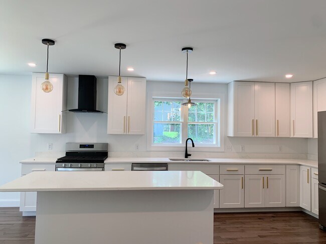 Building Photo - 30 Belvedere Dr