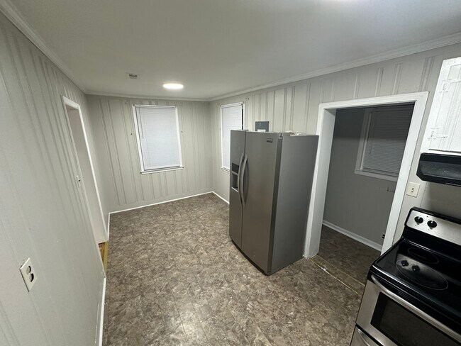 Building Photo - 1303 Perry Ave
