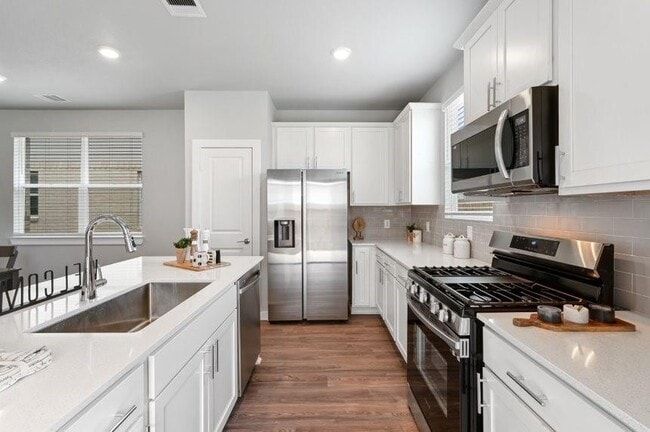 Building Photo - 5219 Redds Lk Dr