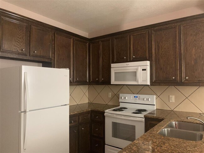 Foto del edificio - 13742 Eagle Pass St