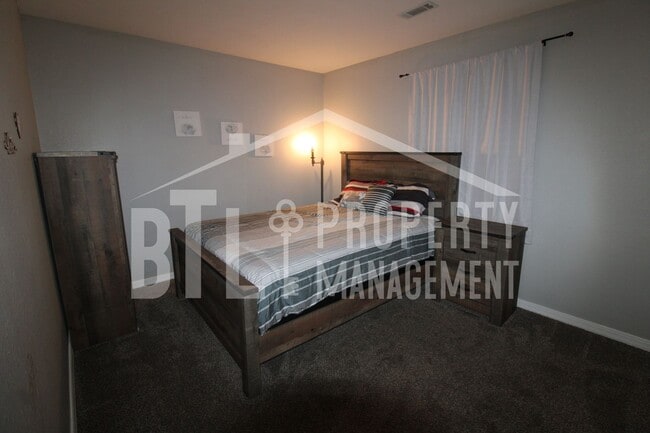 Foto del edificio - Charming Fully Furnished Condo with Prime ...