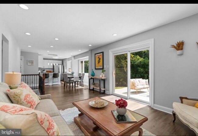 Foto del edificio - 9802 Cherry Tree Ln