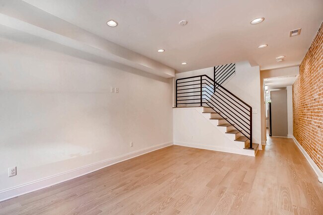 Living room - 1617 Bank St