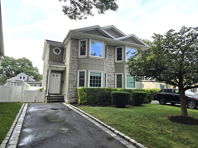 Foto del edificio - 63 Dunwood Rd