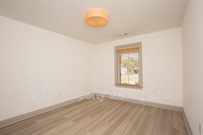 Foto del edificio - 66 Quail Run Ave