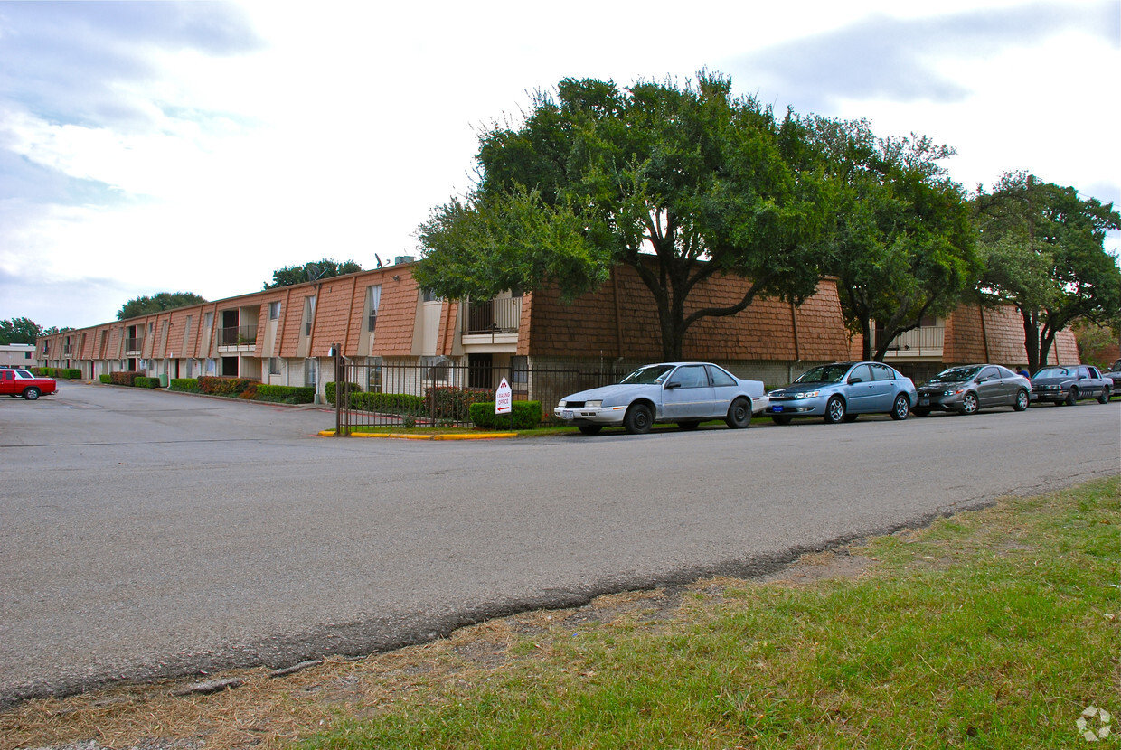 Primary Photo - The Aurora Apartments