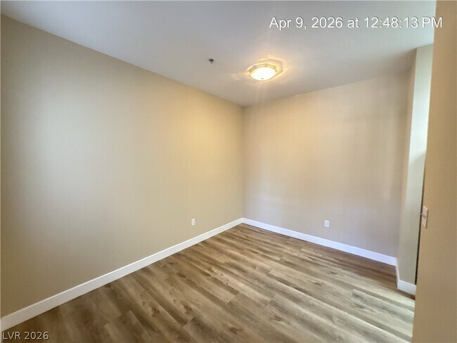 Foto del edificio - 6955 N Durango Dr