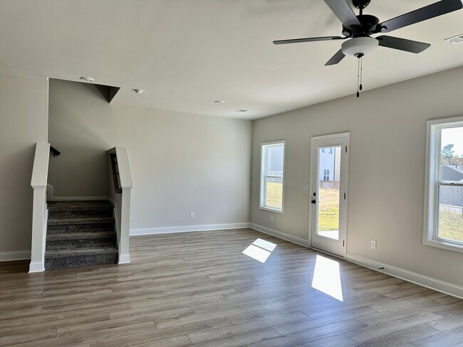 Foto del edificio - 250 Station Overlook Dr