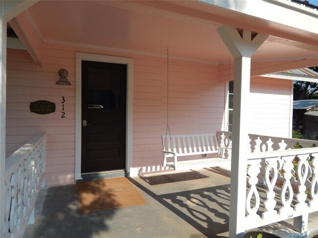 Foto del edificio - 312 S College St