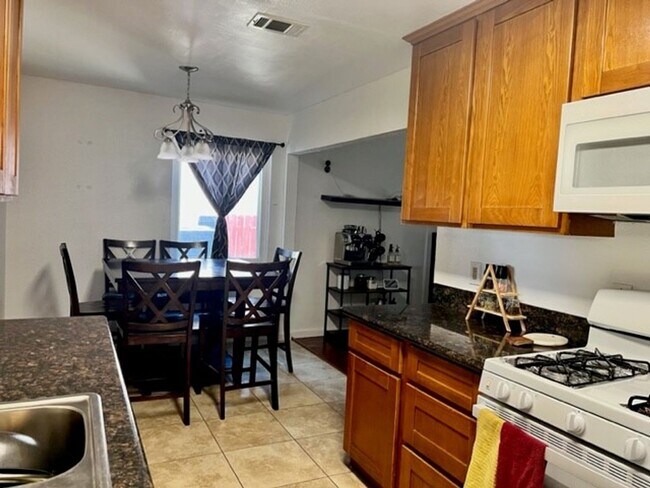 Foto del edificio - Available Now  4 Bedroom 2 bath home