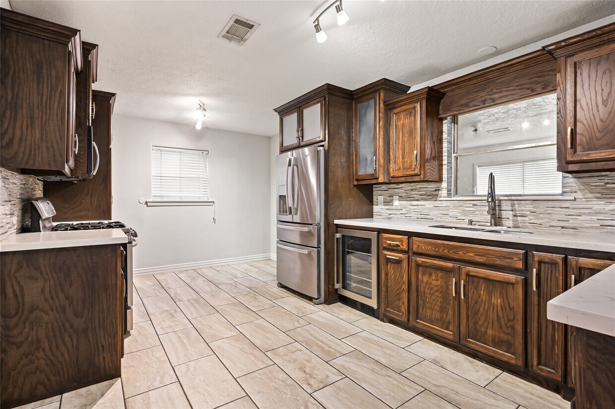 Foto del edificio - 1503 Leneva Ln