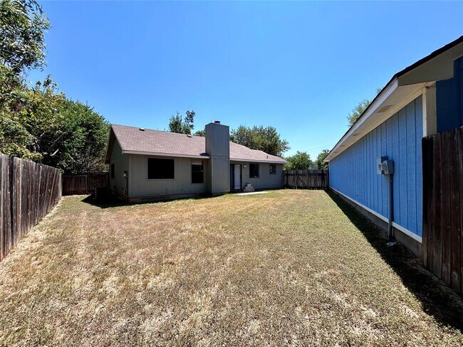 Building Photo - 1908 Rainy Meadows Dr
