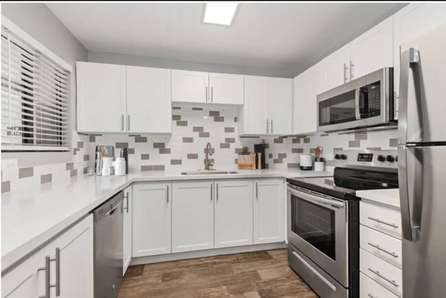 Building Photo - 15164 N 140th Dr