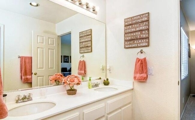 Building Photo - 11055 Kika Ct