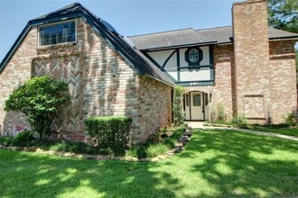 Building Photo - 12118 Double Tree Dr