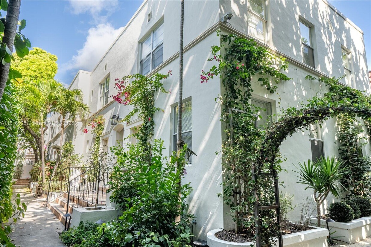 Primary Photo - 726 Meridian Ave
