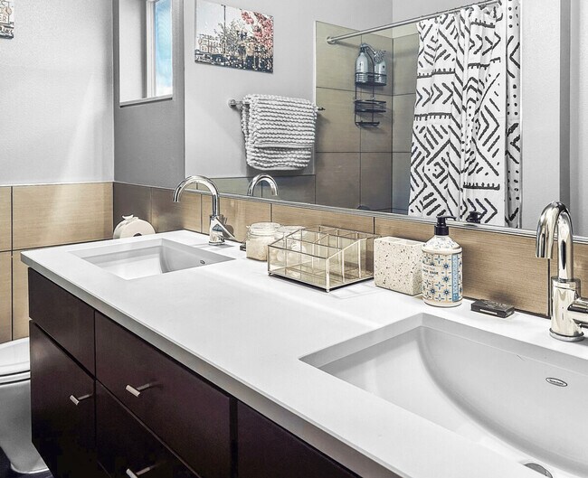 Foto del edificio - 2445A 55th Ave SW