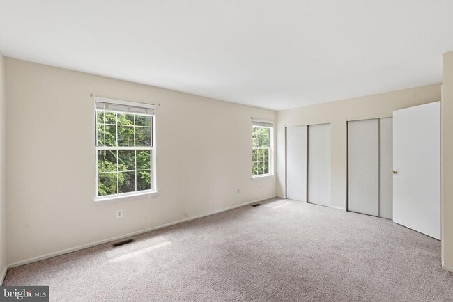 Building Photo - 9571 Tudor Oaks Dr