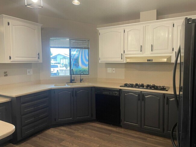 Foto del edificio - Beautifully remodeled Two Bedroom Two Bath...