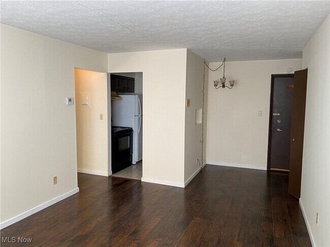 Foto del edificio - 17901 Lakeshore Blvd
