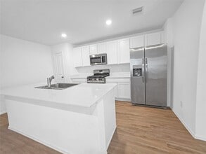 Building Photo - 9518 Brookside Point Dr