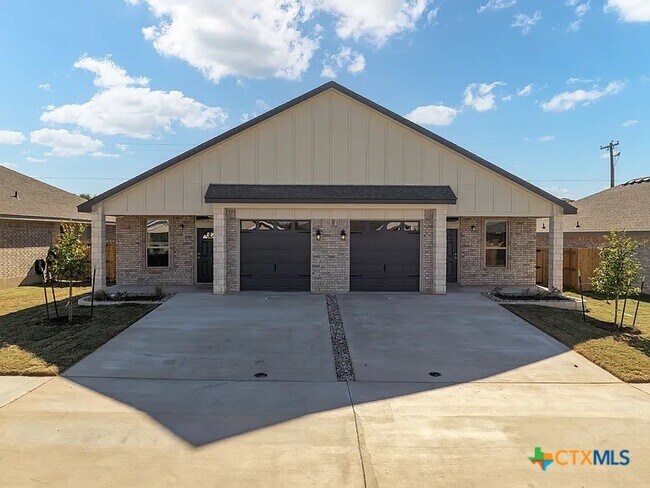 Foto del edificio - 5110 Rose Gdn Lp