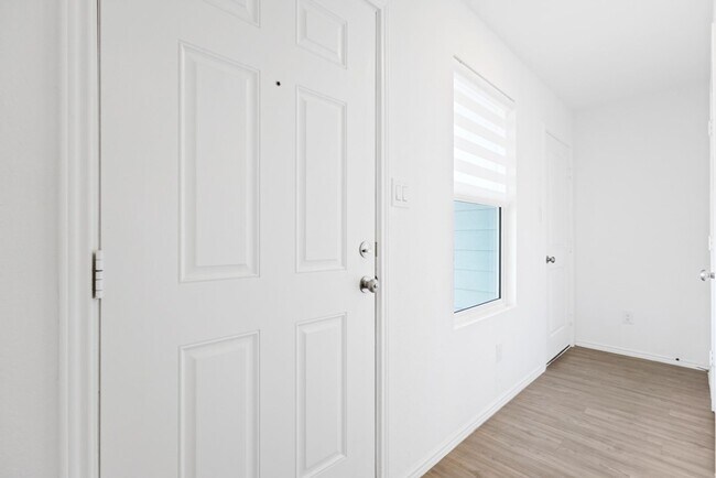 Building Photo - 9126 Selene Pl