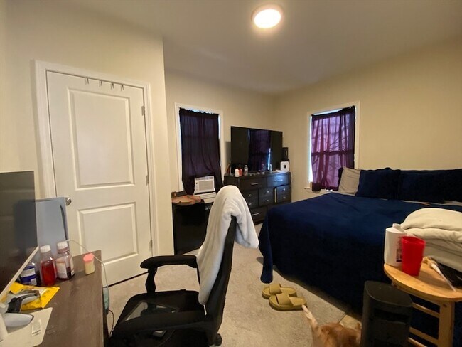 Foto del edificio - 323 Beach St