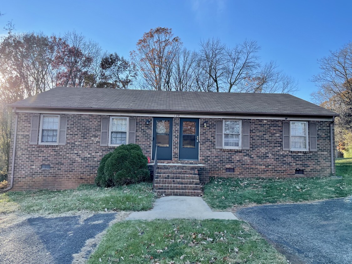 Primary Photo - 139 Deer Creek Dr