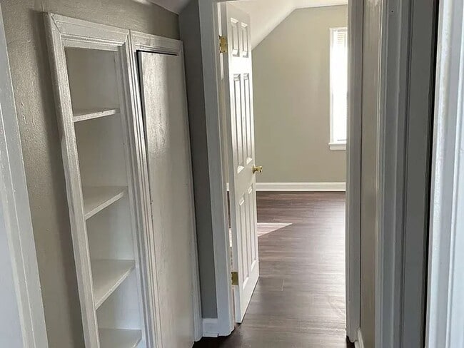 Building Photo - Cozy 4 bedroom, 1 bathroom Cape cod.