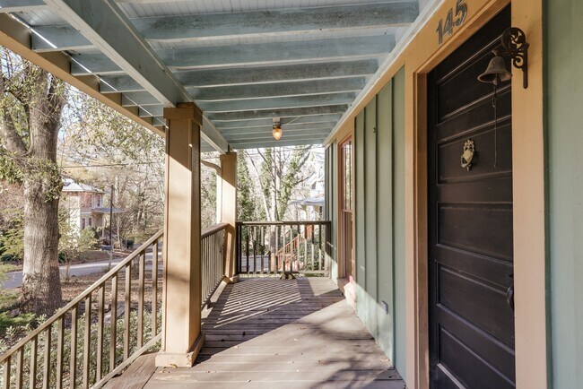 Foto del edificio - 145 Hendrix Ave